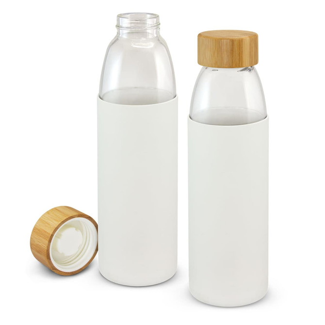 A drink bottle with a transparent glass body and a bamboo lid, protected by a white silicone sleeve.