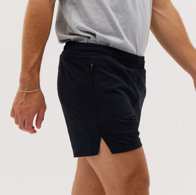 Running shorts in black, featuring a side split and an elastic waistband. Includes a small pocket and a logo.