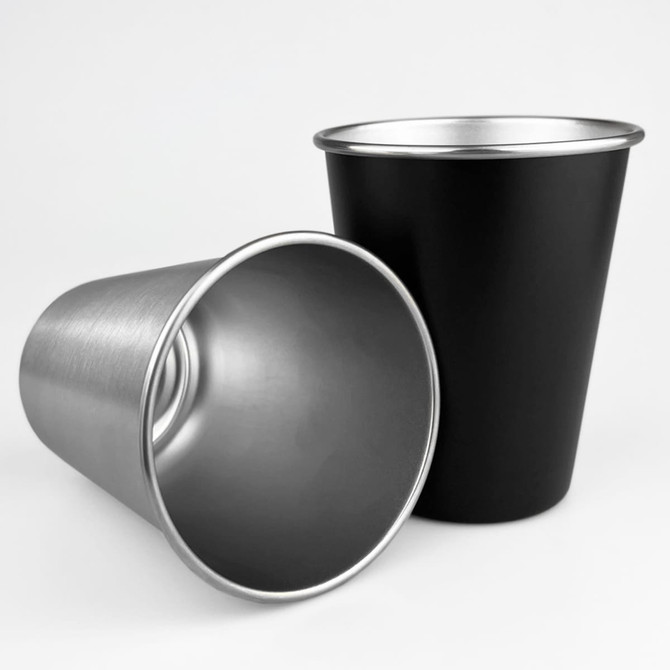 A drink bottle in black stainless steel with a silver interior, featuring a minimalist design and logo.