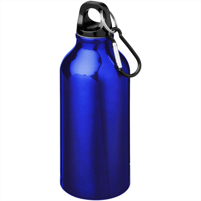 A drink bottle in shiny blue with a black cap and a carabiner for easy attachment. Features a logo.