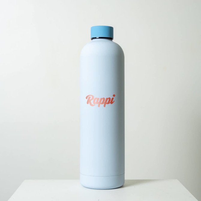 A drink bottle featuring a light blue body and a blue cap, with a logo on its surface.