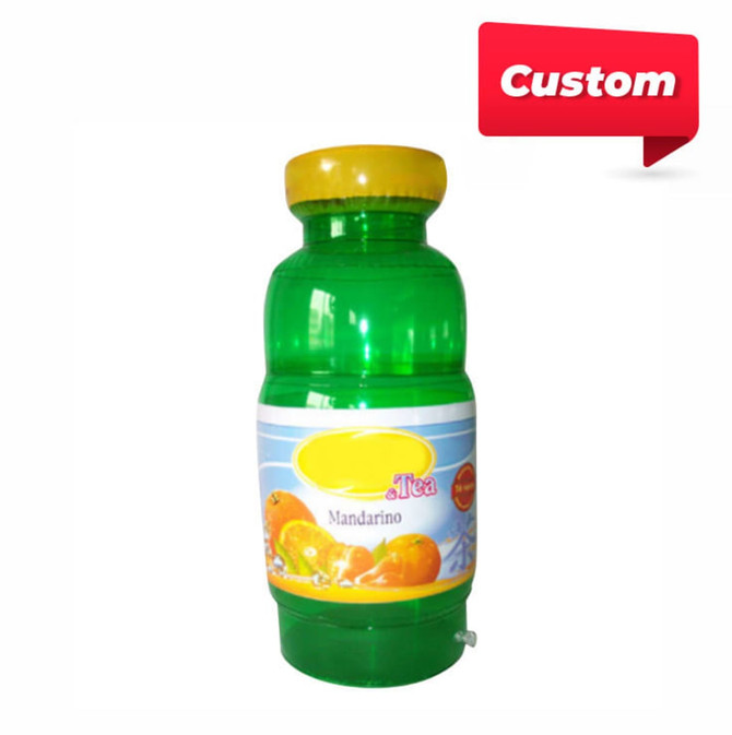 A green inflatable drink bottle with a yellow lid, featuring a label depicting mandarin fruit. It has a logo.