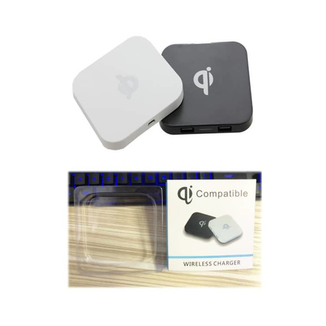A square-shaped wireless charger in white and black, with a logo on the surface and packaged in a clear box.