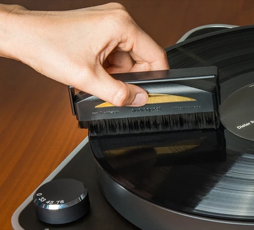 AudioQuest Conductive LP Cleaner Carbon Fiber Record Brush 3