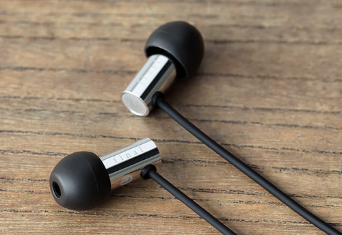 Final Audio Design E3000 Earphones 1