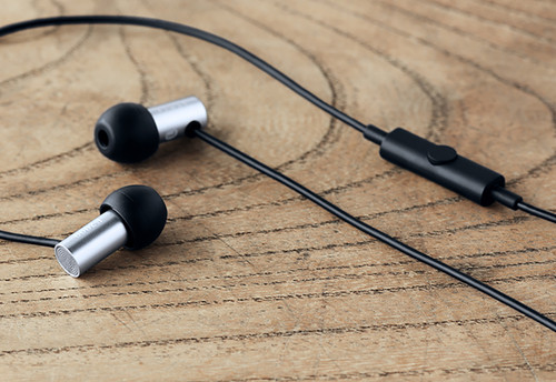 Final Audio Design E2000CS Earphones With Controller & Microphone (Matte Silver) 1