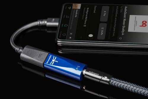 AudioQuest DragonFly Cobalt USB DAC + Preamp + Headphone Amp 3