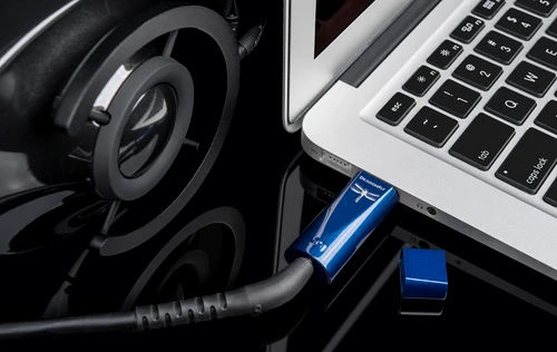 AudioQuest DragonFly Cobalt USB DAC + Preamp + Headphone Amp 2