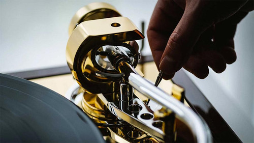 Pro-Ject The Classic Reference Audiophile Turntable (Brass & Acacia) 4