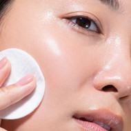 The Difference Between Physical and Chemical Exfoliation