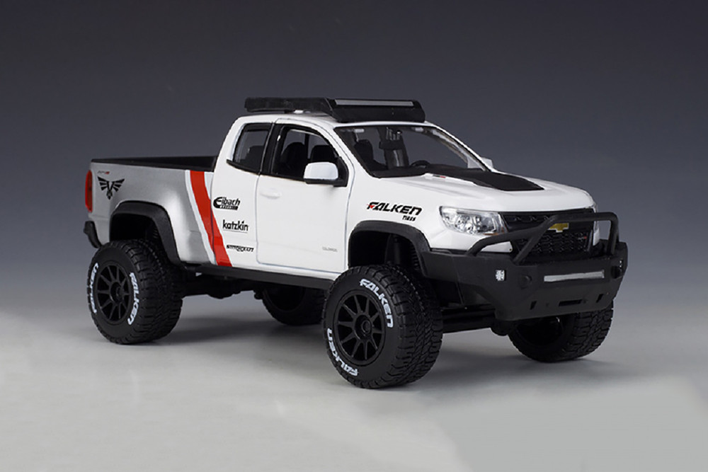 2017 Chevy Colorado ZR2 Pickup Truck Falken Tires, White - Maisto 32534W - 1/24 scale Diecast Car