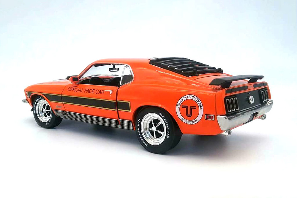 1970 Ford Mustang Mach 1 TX Intl Spdwy Official Pace Car HWY18033 1/18 scale Diecast Model Toy Car