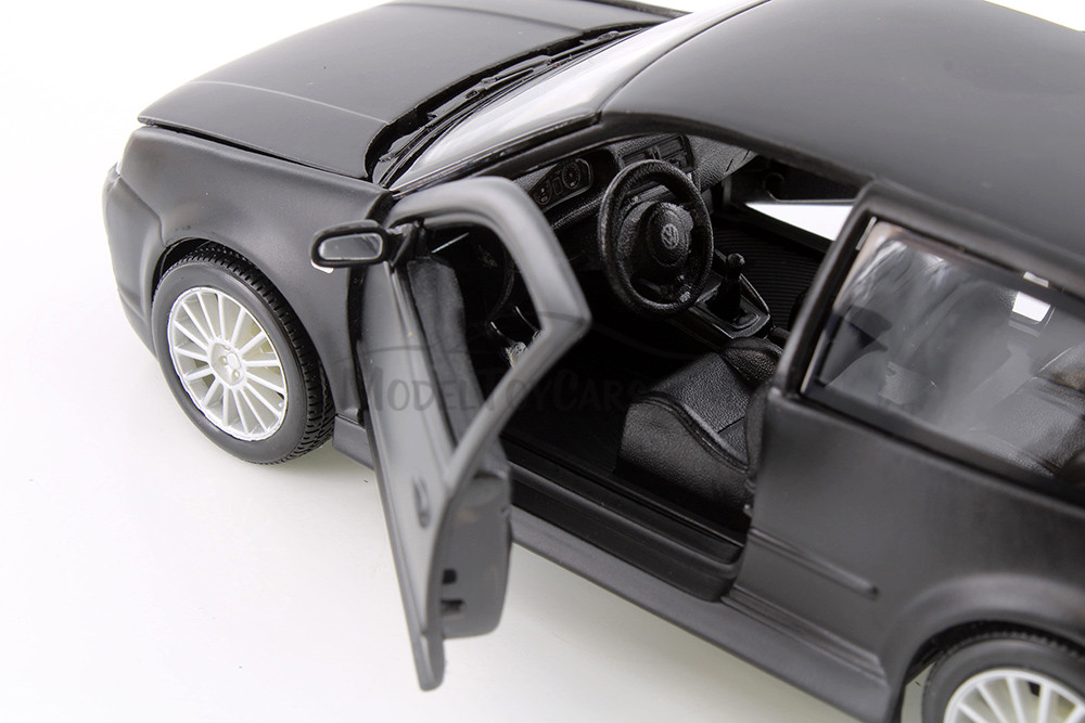 2004 Volkswagen Golf R32 , Matte Black - Maisto 31290BK - 1/24 scale Diecast Model Toy Car