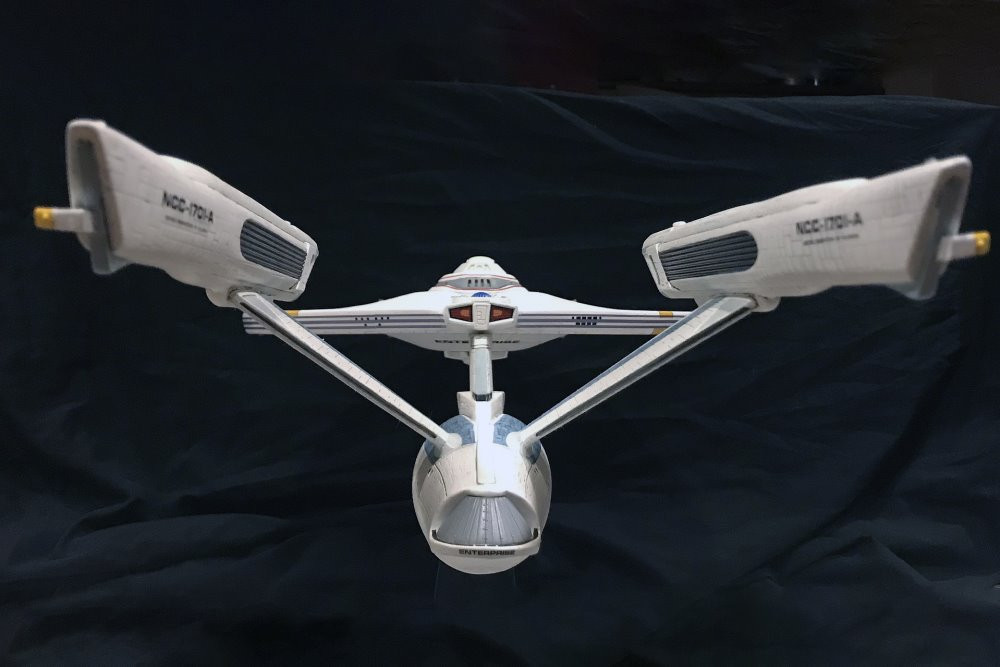 Star Trek U.S.S. Enterprise NCC-1701 Refit Starship - AMT AMT1080 - 1/537 Plastic Model Kit