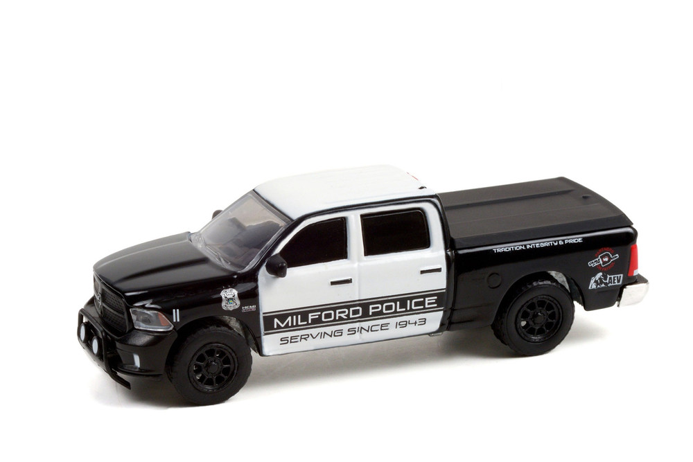 Milford Police Department 2017 Dodge Ram 1500 SSV 4x4 Pickup Truck with Bed Cover, White and Black - Greenlight 42980E/48 - 1/64 scale Diecast Model Toy Car