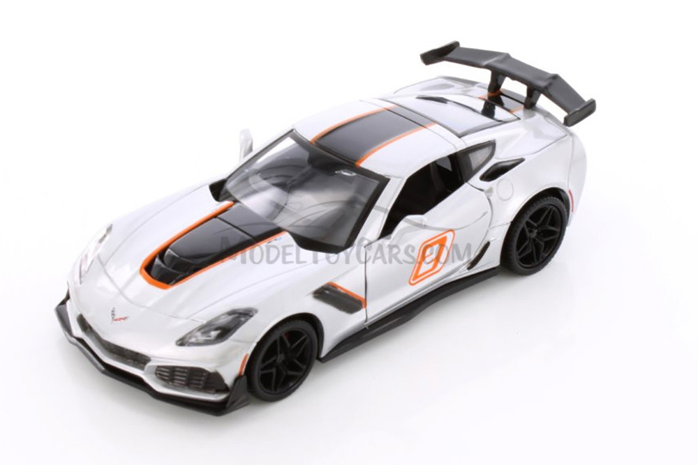2019 Chevy Corvette ZR1, Silver - Showcasts 73774/3D - 1/24 scale Diecast Model Toy Car (1 car, no box)
