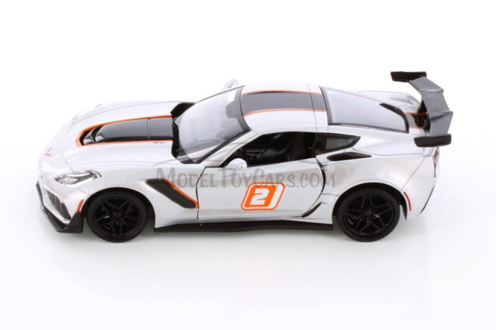2019 Chevy Corvette ZR1, Silver - Showcasts 73774/3D - 1/24 scale Diecast Model Toy Car (1 car, no box)