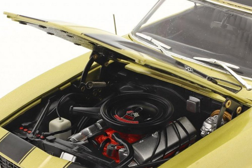 1969 Chevy Camaro Z/28, Gold and Black - Greenlight HWY18032 - 1/18 scale Diecast Model Toy Car