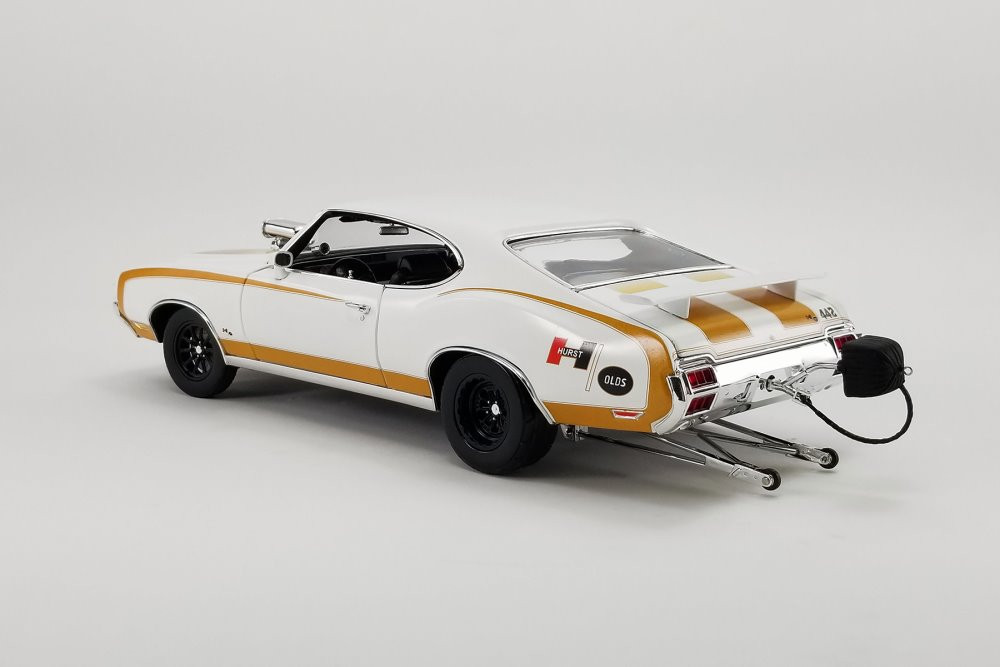 1972 Oldsmobile 442 Hurst, White and Gold - Acme A1805620 - 1/18 scale Diecast Model Toy Car