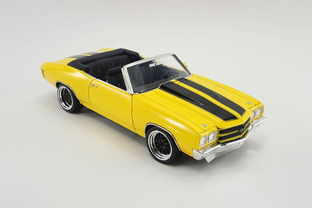 1970 Chevy Chevelle SS Restomod Convertible - Acme A1805519 - 1/18 scale  Diecast Car