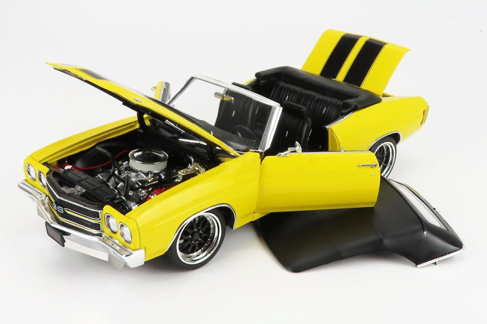 1970 Chevy Chevelle SS Restomod Convertible - Acme A1805519 - 1/18 scale Diecast Car