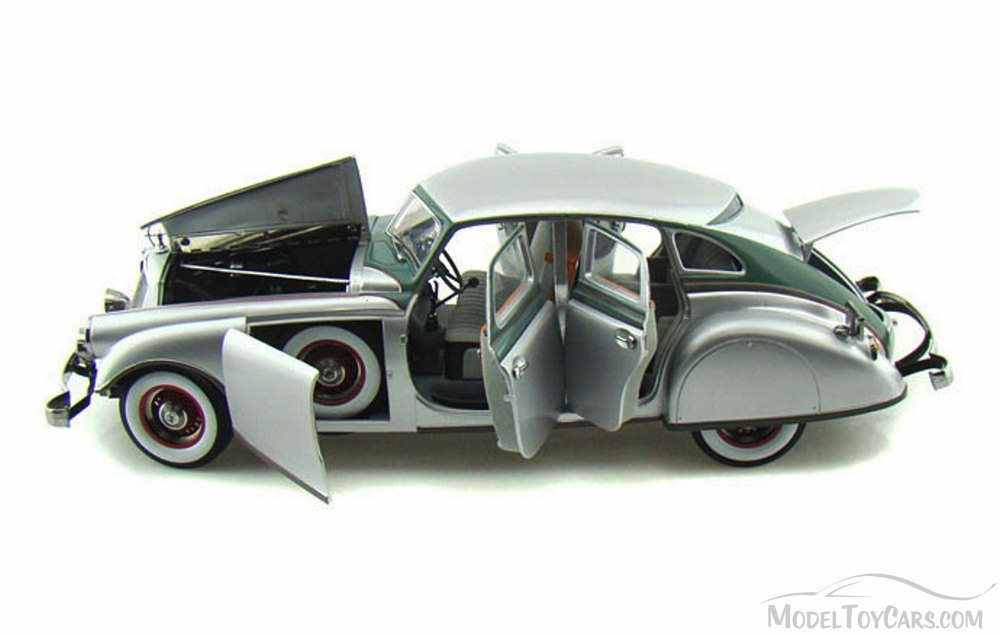 1933 Pierce-Arrow Silver Arrow, Silver - Signature Models 18136 - 1/18  Scale Diecast Model Toy Car