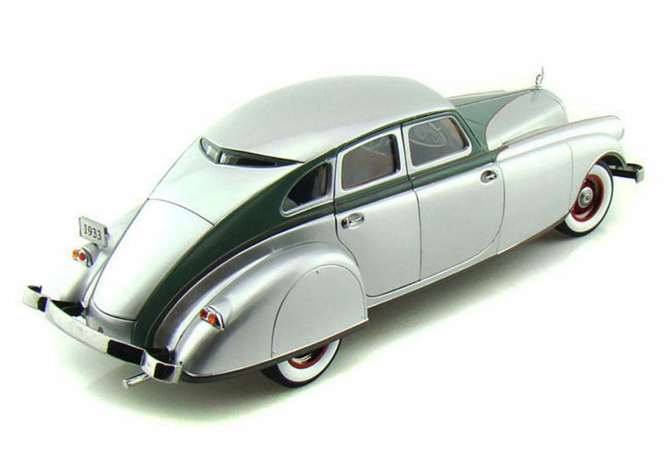 1933 Pierce-Arrow Silver Arrow, Silver - Signature Models 18136 - 1/18  Scale Diecast Model Toy Car