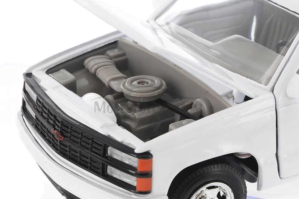 1992 Chevy 454 SS Pickup Truck, White - Motor Max 73203WH - 1/24 Scale Diecast Model Toy Car