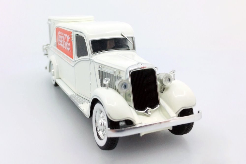 1934 Dodge KH-32 Fountain Truck, White - Motor City Classics 443934 - 1/43 scale Diecast Car