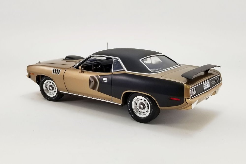 1971 Plymouth Hemi Barracuda w/ Vinyl Top, Gold Leaf - Acme A1806126VT - 1/18 scale Diecast Car