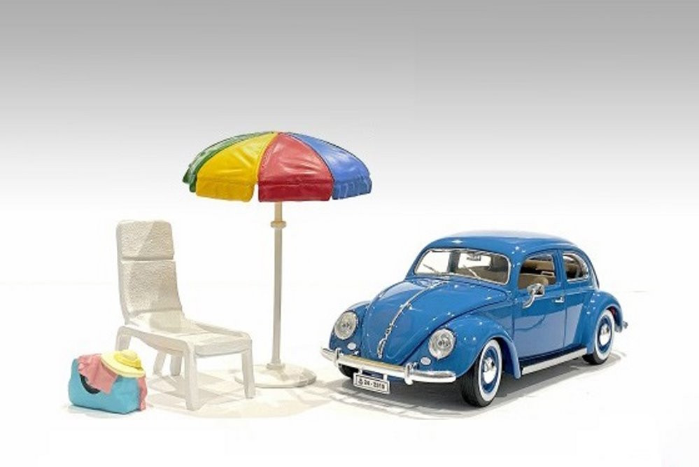 Beach Chair & Umbrella, Multi - American Diorama 76417 - 1/24 scale Figurine - Diorama Accessory