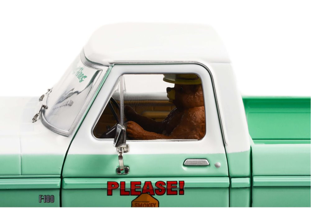 1975 Ford F-100 w/ Smokey Bear Figure, Green - Greenlight 13636 - 1/18 scale Diecast Car