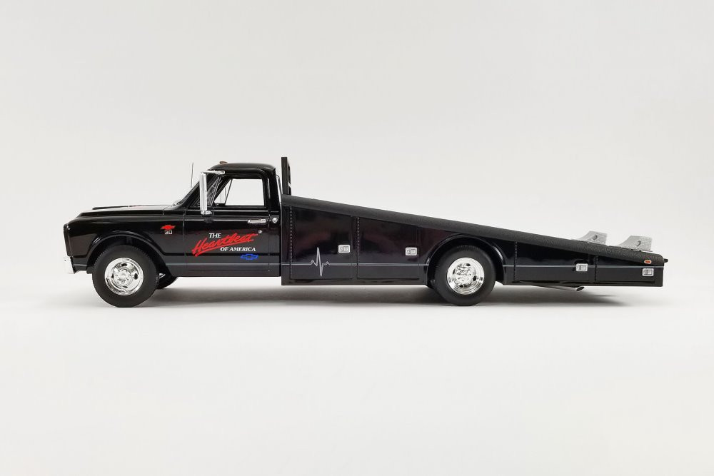 No227ミニカー1/18 CHEVROLET C-30 RAMP TRUCK GMP 1:18 Chevrolet C-30 Ramp Truck Heartbeat of America year