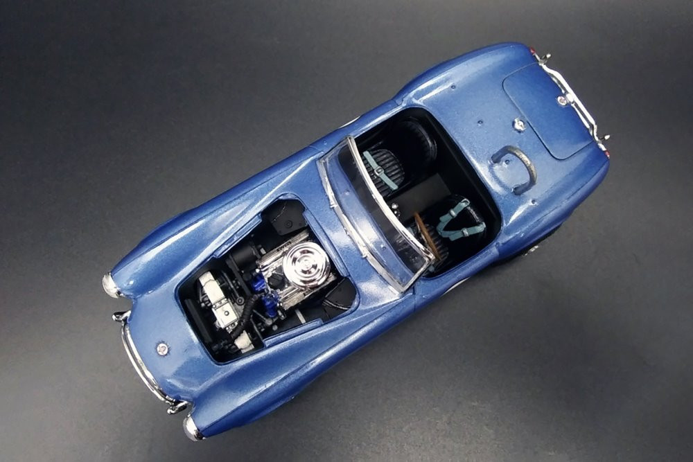 1963 Shelby Cobra 289 3-In-1, White - AMT AMT1319/12 - 1/25 scale Plastic Model Kit