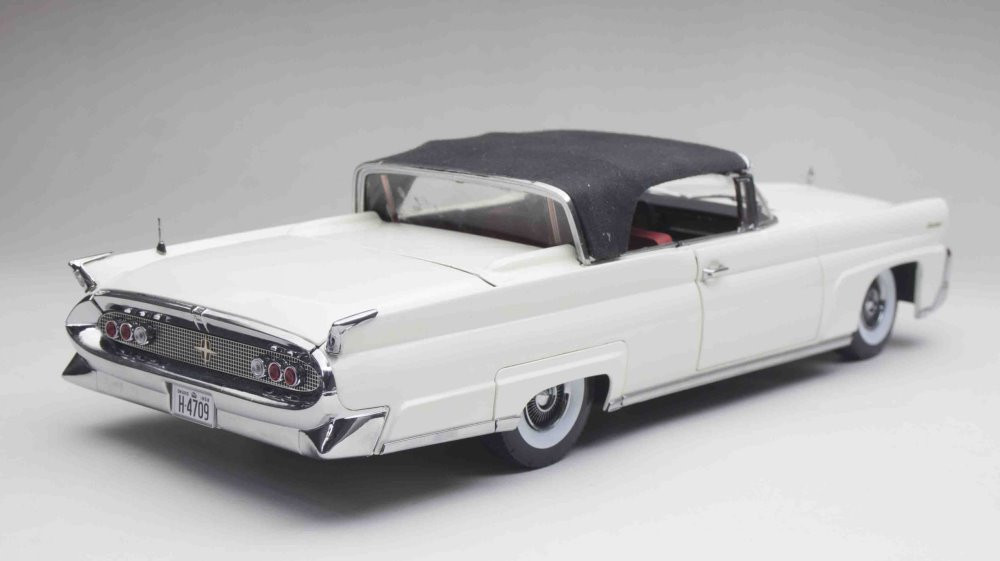 1958 Lincoln Continental MKIII Close Convertible, White - Sun Star 4709 -  1/18 scale Diecast Car