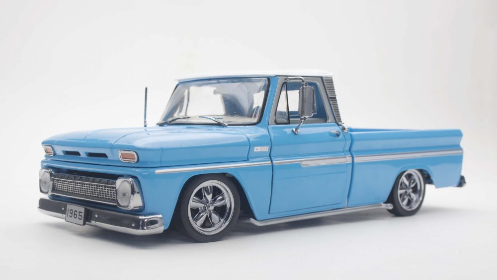 1965 Chevy C-10 Styleside Pickup Lowrider, Blue - Sun Star 1366 - 1/18 scale Diecast Model Toy Car
