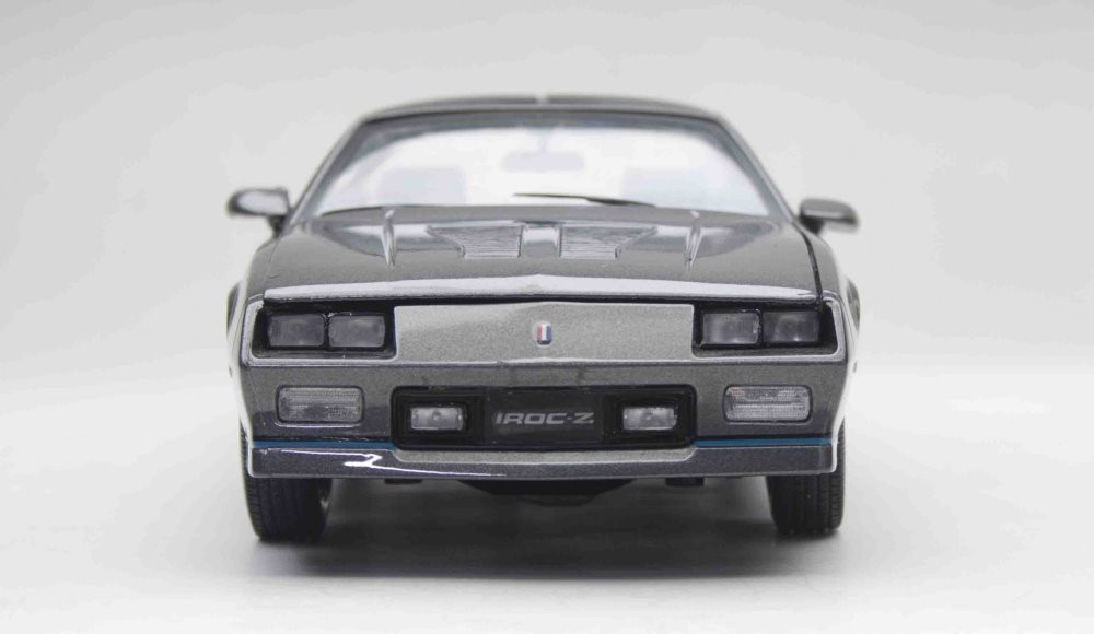 1985 Chevy Camaro IROC-Z T-Top, Gray - Sun Star 1944 - 1/18 scale Diecast Model Toy Car