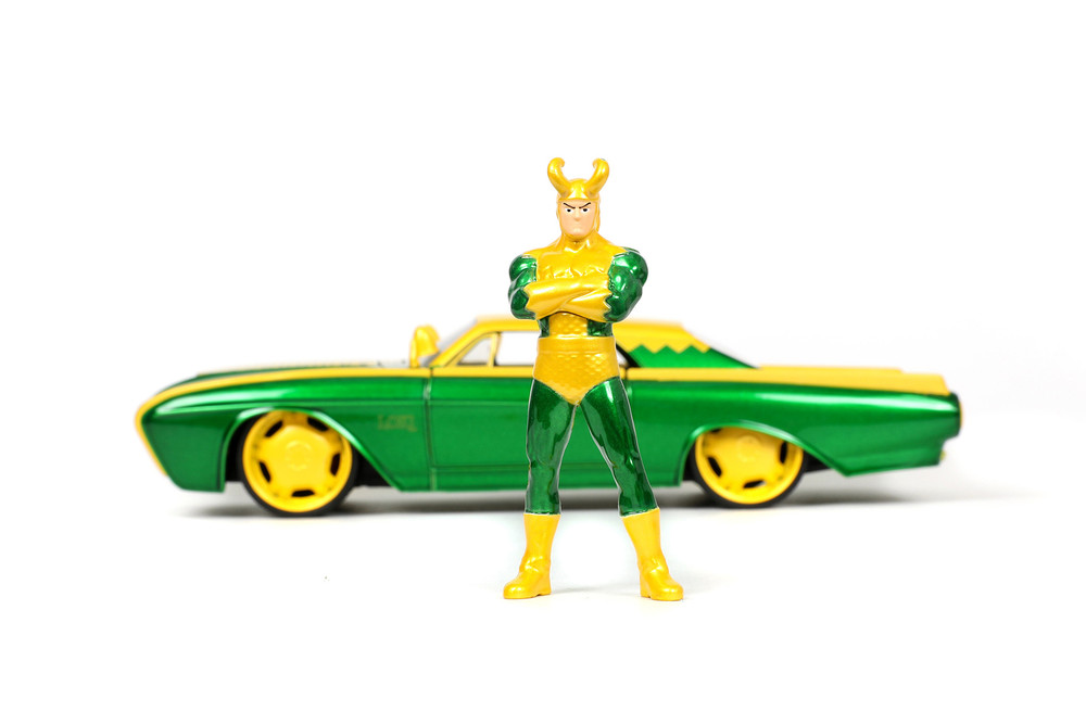 1963 Ford Thunderbird w/ Loki Figure, Marvel Cars - Jada Toys