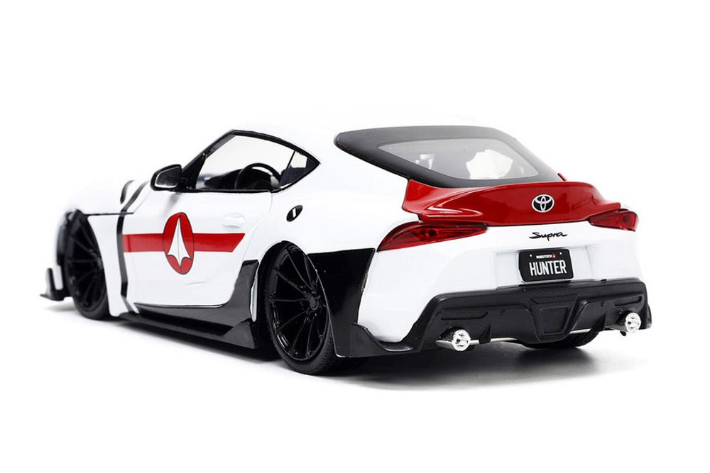 2020 Toyota Supra w/ Rick Hunter Figurine, White - Jada Toys 33685 - 1/24 scale Diecast Car