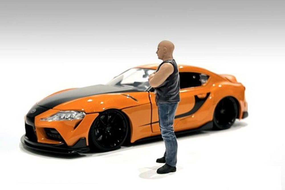 Car Meet 3 Figure 1, Gray - American Diorama 76426 - 1/24 scale Figurine - Diorama Accessory