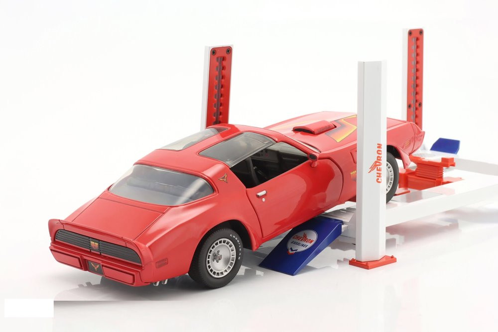 Adjustable Four-Post Lift - Chevron, White - Greenlight 13637 - 1