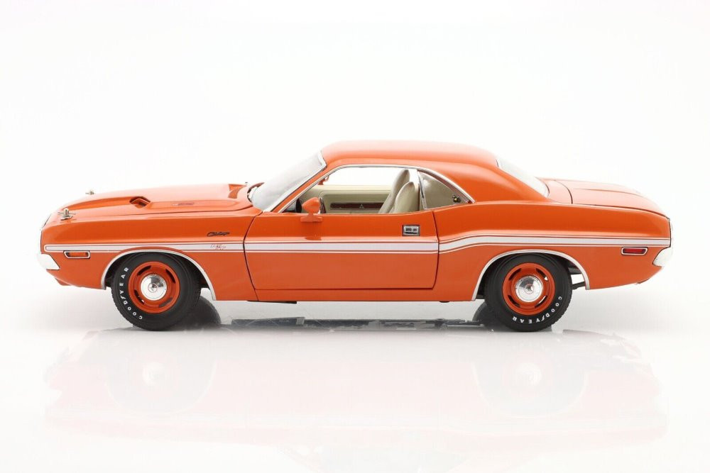 1970 Dodge Challenger R/T, Go Mango Orange - Greenlight 13630 - 1/18 scale Diecast Model Toy Car