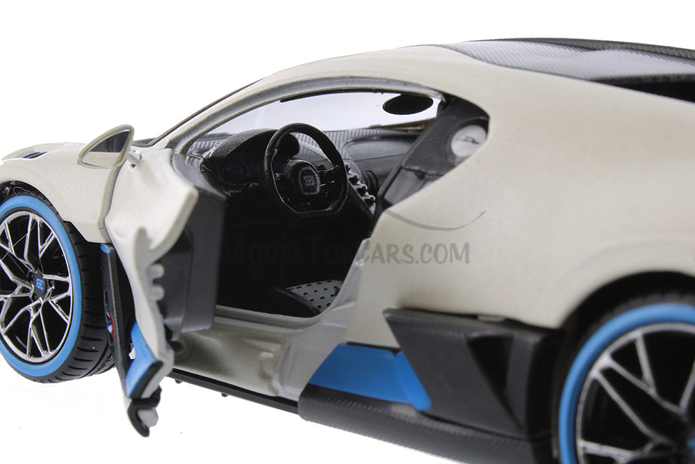 Bugatti Divo, White - Maisto 31526W - 1/24 scale Diecast Model Toy Car