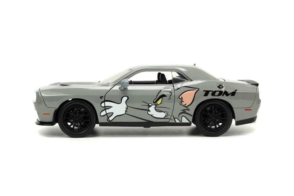 2015 Dodge Challenger  w/Jerry Figure, Tom and Jerry - Jada Toys 33722 - 1/24 scale Diecast Car