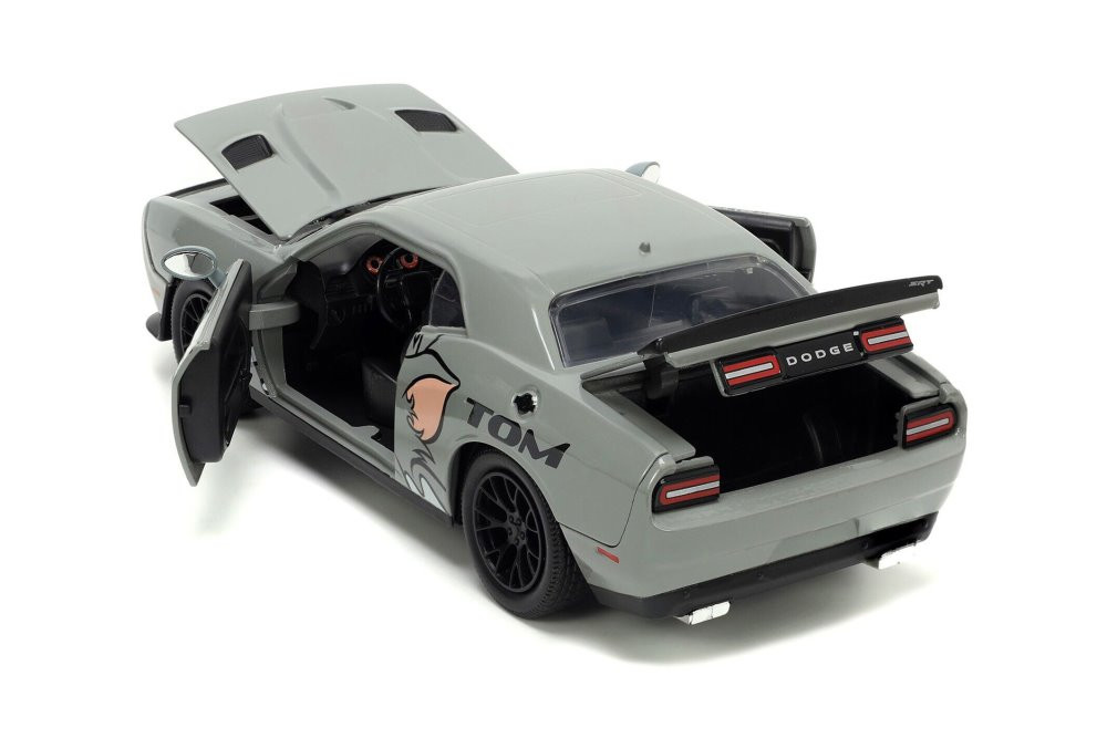 2015 Dodge Challenger  w/Jerry Figure, Tom and Jerry - Jada Toys 33722 - 1/24 scale Diecast Car