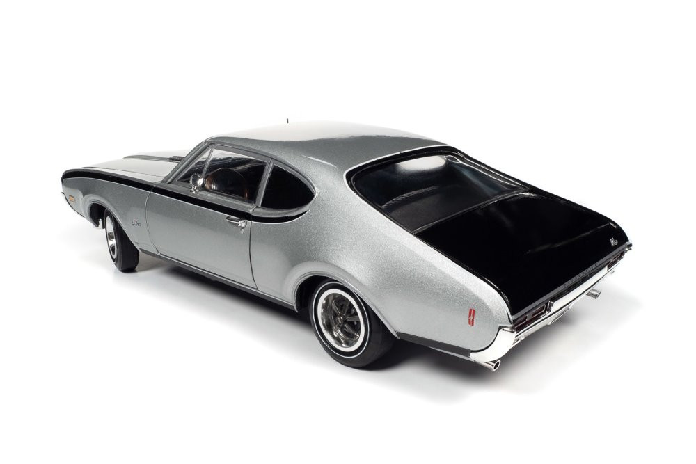 1968 Oldsmobile Cutlass Hurst, Silver - Auto World AMM1287 - 1/18 Scale Diecast Car