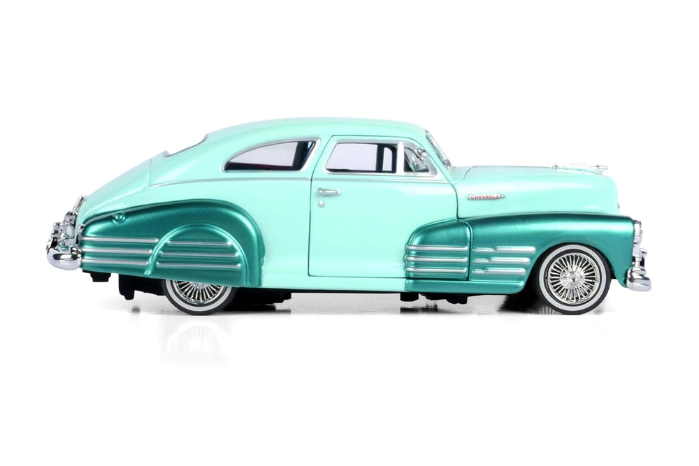 ミニカー Motormax 1948 Chevy Fleetline Lowrider Amazon.com: Motormax 1948 Chevrolet Aerosedan Fleetline Lowrider 1
