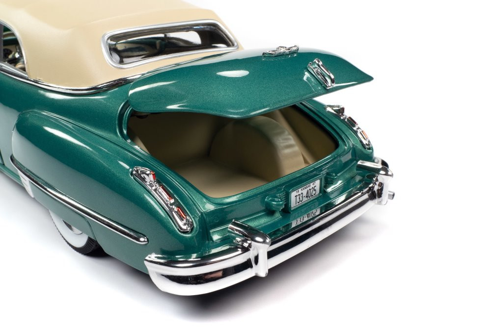 1947 Cadillac Series 62 Soft Top, Green - Auto World AW315 - 1/18 Scale Diecast Model Toy Car