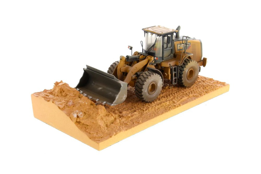 Caterpillar 966M Weathered Wheel Loader with operator - Diecast Masters  85703 - 1/50 Scale Replica