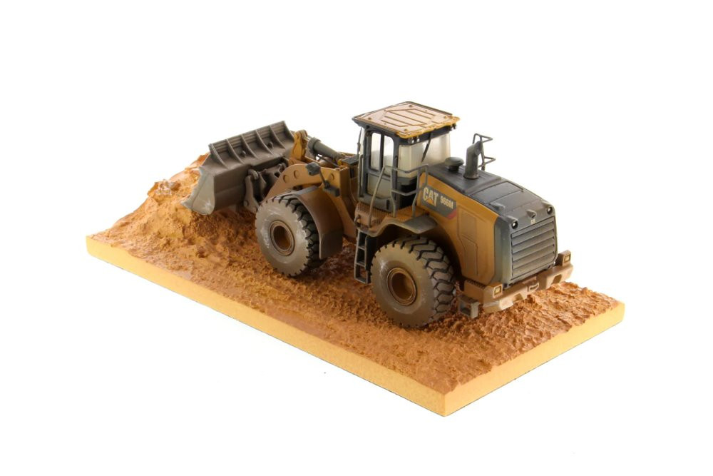 Caterpillar 966M Weathered Wheel Loader with operator - Diecast